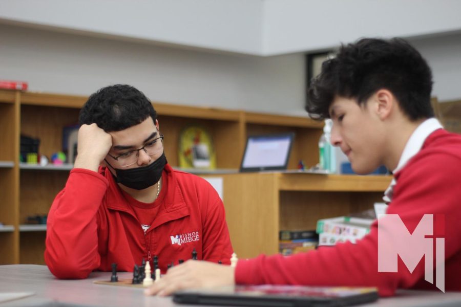 Playing chess, senior Jesse De Lira and junior Ernesto Lopez battle it out. Mrs. Voss introduced games into the math hub this year because she said that she wanted students to have something to do that wasnt on their computers. “Playing games or doing a puzzle helps me get into a good headspace after doing work,” De Lira said. 