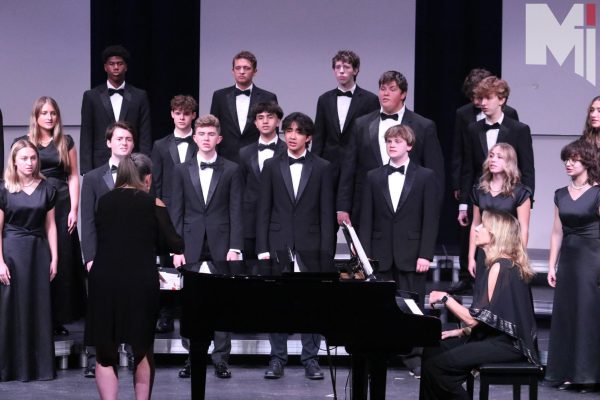 Cantare Deum performs Emerald Stream at the fall concert. Junior Tess Sollars is competing at mixed districts choir along with senior Jacob Drone and alternate senior Peter Vani.