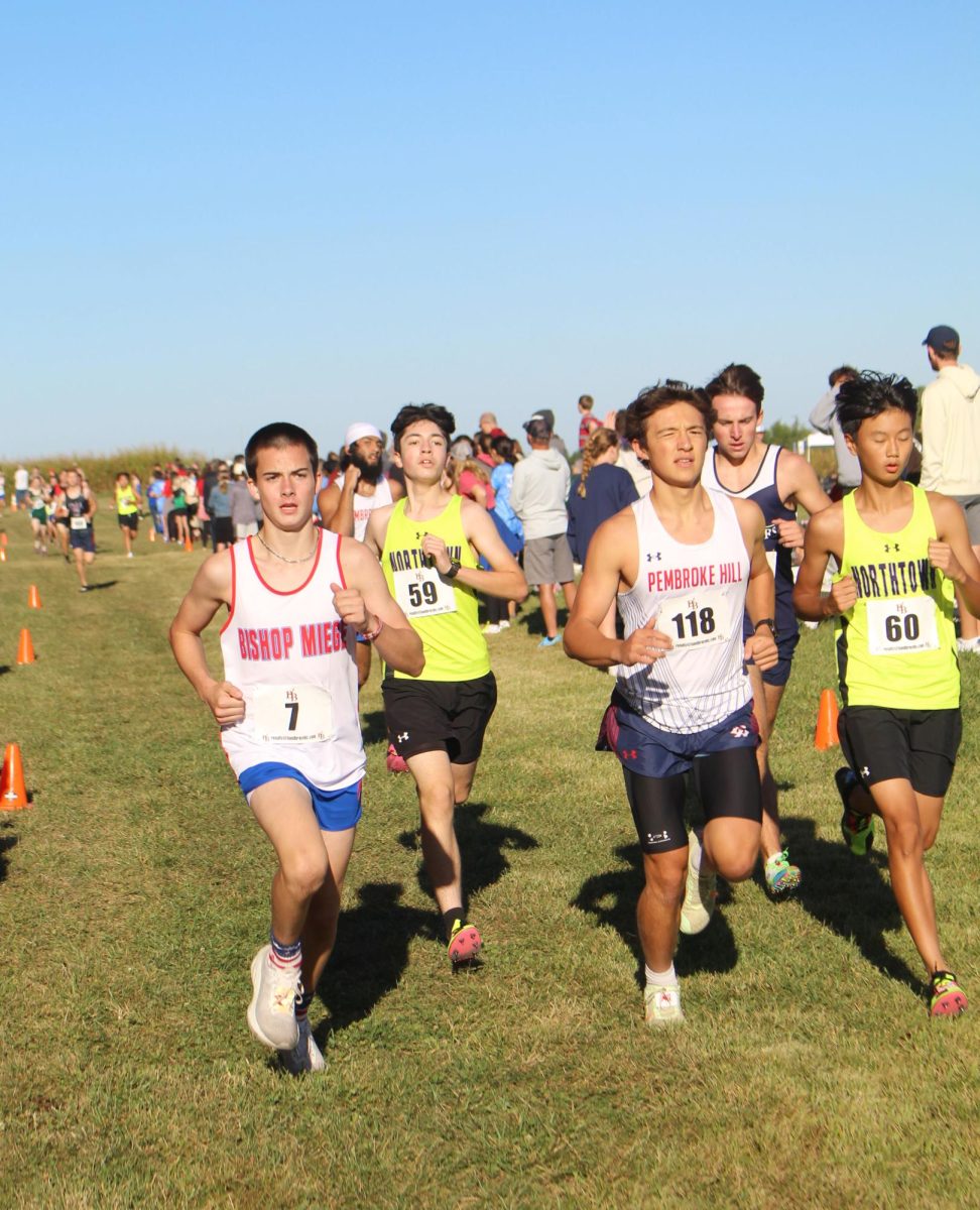 Leaving it all on the field, freshman James Moloney dashed past other high school students in his race. Moloney put in the work during his freshman season as he uses his mental strength to push past physical exhaustion. “I was very tired,” Moloney said. “But I like that I get to compete against new faces in different races.”